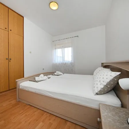 Light - With Air Conditioning 4*