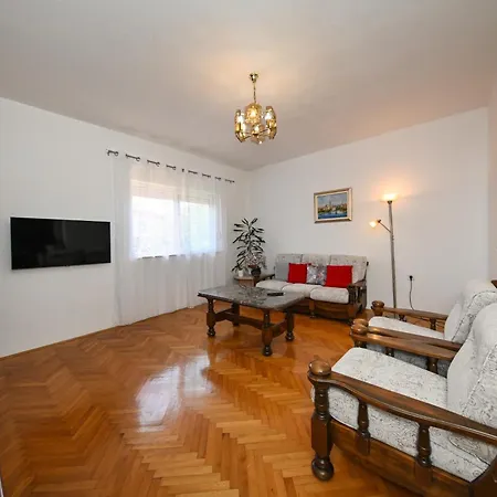 Light - With Air Conditioning 4*