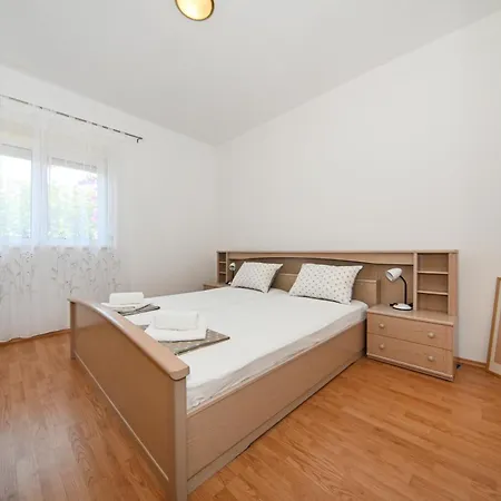Light - With Air Conditioning 4*