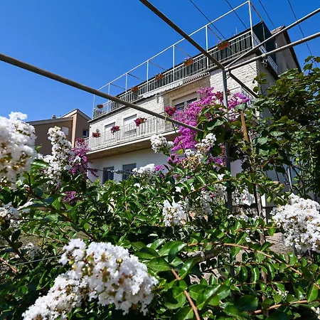 Light - With Air Conditioning 4*